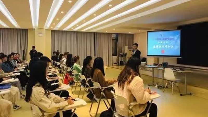 在培训实施过程中，要关注以下几点：