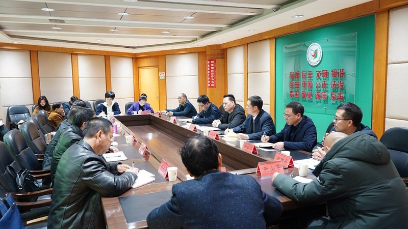 企业在认可成人教育证书时，通常会考虑以下几个因素：